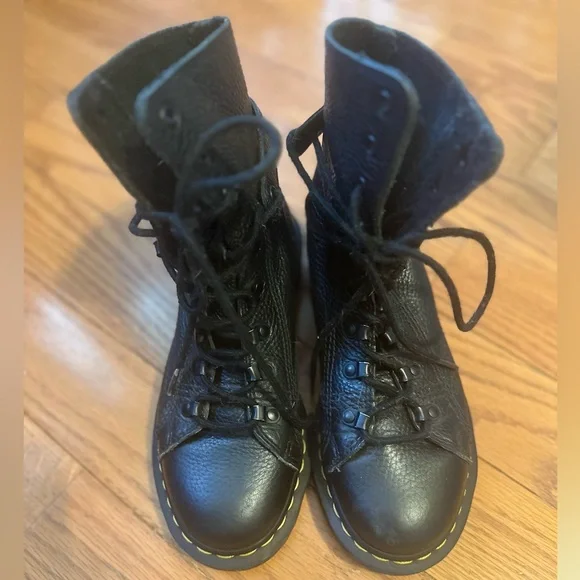 Dr. Martens CORALINE AUNT SALLY Used